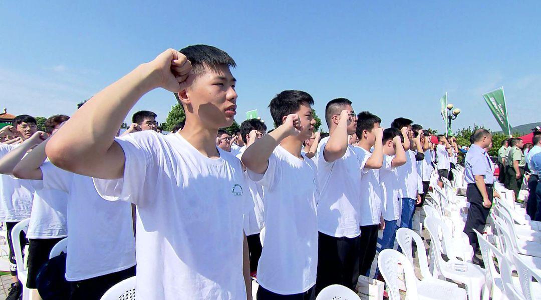 兵役登記證上大學(xué)一定要嗎？詳解兵役登記與大學(xué)入學(xué)要求，關(guān)于兵役登記證與大學(xué)入學(xué)要求的詳解，是否上大學(xué)必須持有兵役登記證？
