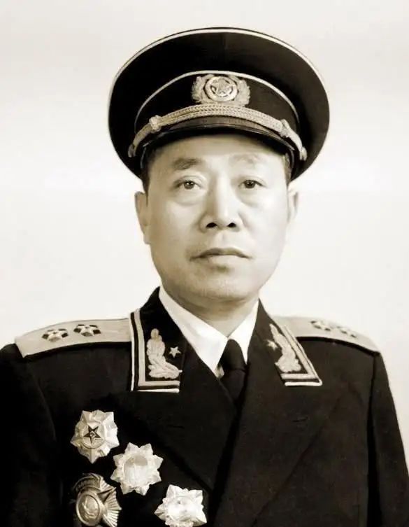 上將上面還有等級(jí)嗎，探究軍銜體系中的高級(jí)職位與等級(jí)劃分，軍銜體系揭秘，上將之上是否還有更高級(jí)別？高級(jí)職位與等級(jí)劃分全解析