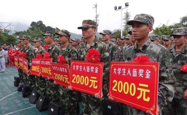 大學(xué)生如何參軍，一條充滿榮耀與成長的道路，大學(xué)生參軍之路，榮耀與成長的交織