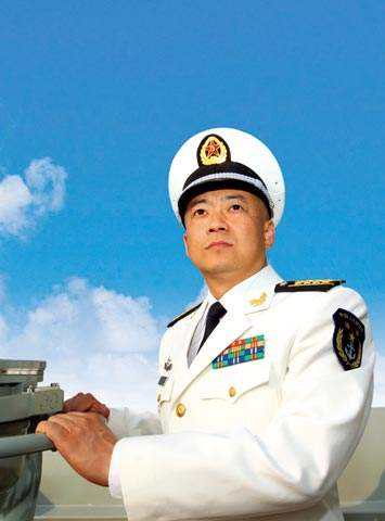 遼寧艦現(xiàn)任艦長(zhǎng)——中國(guó)海軍力量的新標(biāo)桿，遼寧艦現(xiàn)任艦長(zhǎng)，中國(guó)海軍力量的新典范