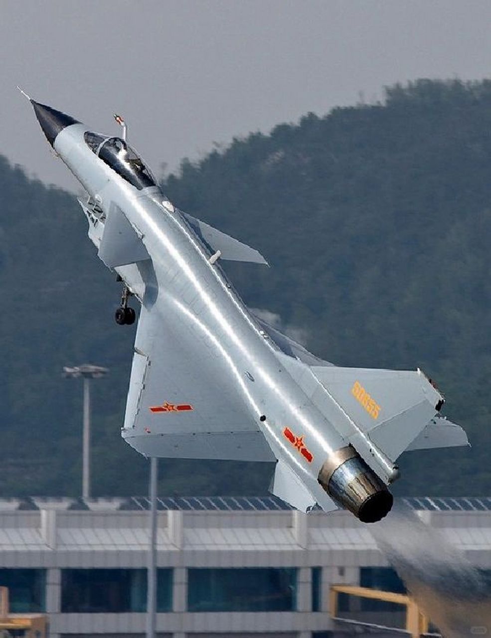 殲-10戰(zhàn)斗機(jī)是幾代機(jī)？全面解析中國空軍的主力戰(zhàn)機(jī)，中國空軍主力戰(zhàn)機(jī)殲-10戰(zhàn)斗機(jī)的全面解析，幾代機(jī)？