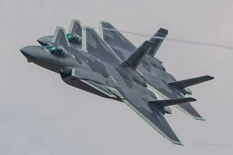殲-20戰(zhàn)斗機(jī)簡(jiǎn)筆畫教程與解析，殲-20戰(zhàn)斗機(jī)簡(jiǎn)筆畫教程詳解及解析