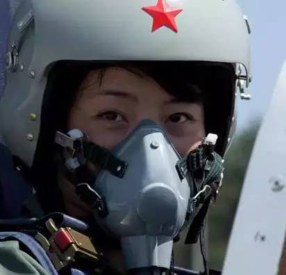 揭秘殲-10女飛行員犧牲真相，英雄背后的故事令人動(dòng)容，揭秘殲-10女飛行員犧牲真相，英雄背后的感人故事