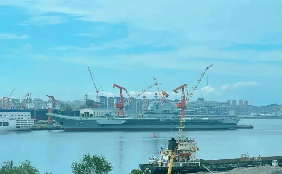 揭秘中國海軍新利器，004航母，揭秘中國海軍新利器，004航母震撼登場