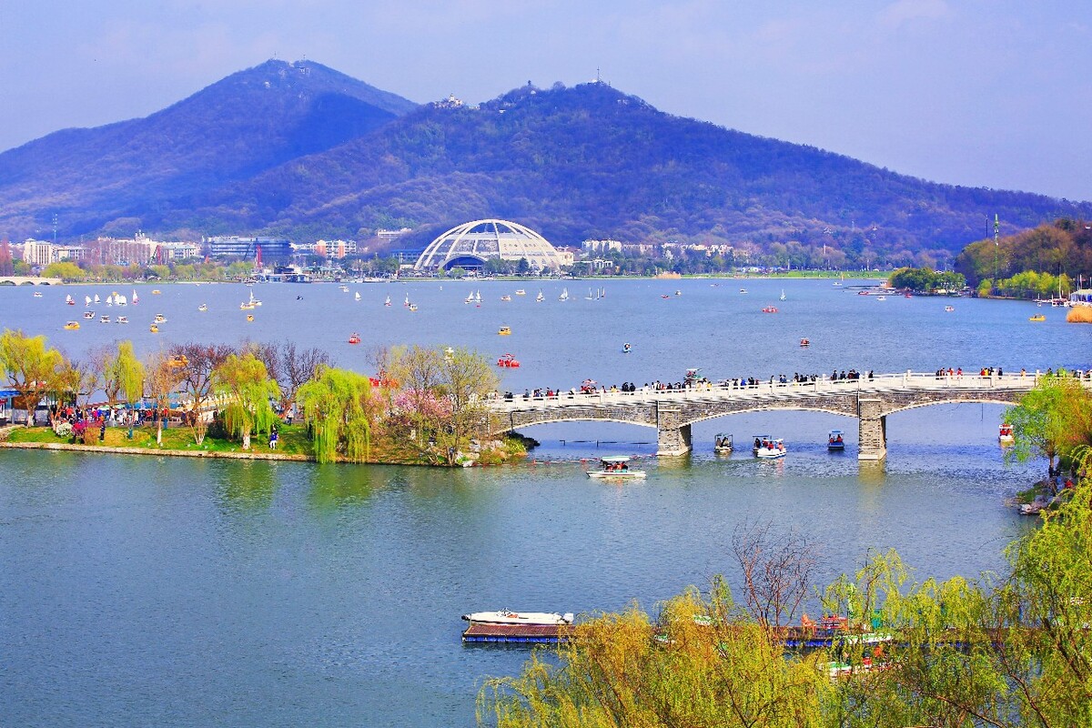玄武湖公園景點介紹，領(lǐng)略千年文化與自然美景的絕佳去處，玄武湖公園，千年文化與自然美景的交融之地