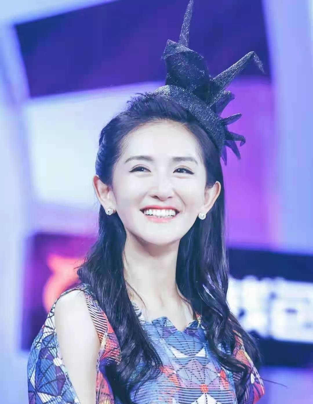 謝娜個人簡歷，謝娜個人簡介與生平