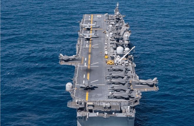 中國第4艘航母與全新設(shè)計的076攻擊艦，海軍力量的嶄新篇章，中國海軍力量新篇章，第四艘航母與全新設(shè)計的076攻擊艦亮相海域