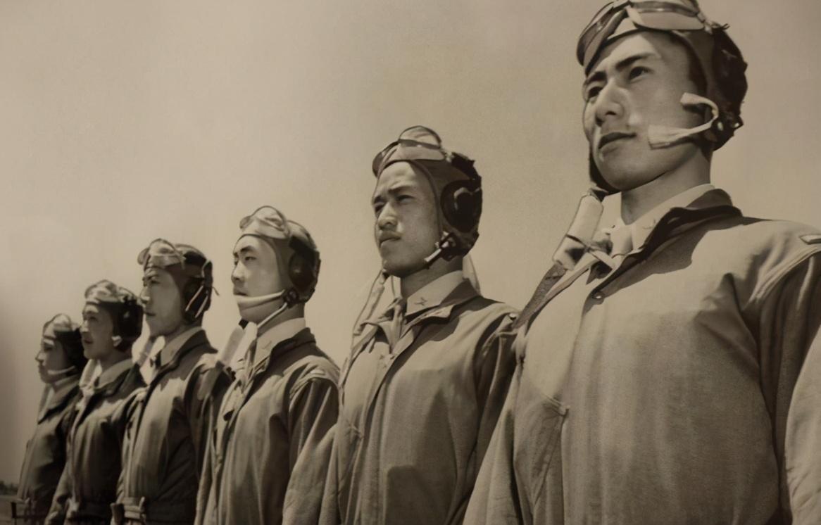 中國航母并不落后，實(shí)力與潛力的全面解析，中國航母實(shí)力與潛力全面解析，不落后的海上巨無霸