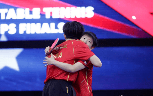 王楚欽與孫穎莎，超越賽場，深情之吻，王楚欽與孫穎莎，賽場之外，深情之吻