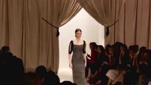 真空出場(chǎng)，重新定義舞臺(tái)與自我展現(xiàn)的藝術(shù)，真空出場(chǎng)，舞臺(tái)與自我展現(xiàn)的藝術(shù)新定義