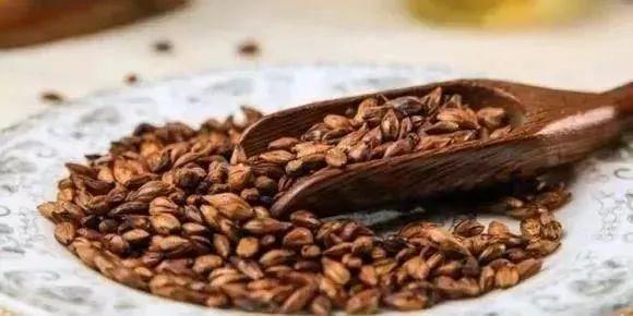 濕氣重的人能喝大麥茶嗎？解讀大麥茶對濕氣體質(zhì)的影響，大麥茶對濕氣體質(zhì)的影響解讀，濕氣重的人能否飲用？