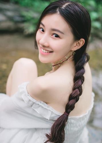 王鶴潤個人資料，探索一位閃耀明星的旅程，王鶴潤，明星閃耀之旅的個人資料探索