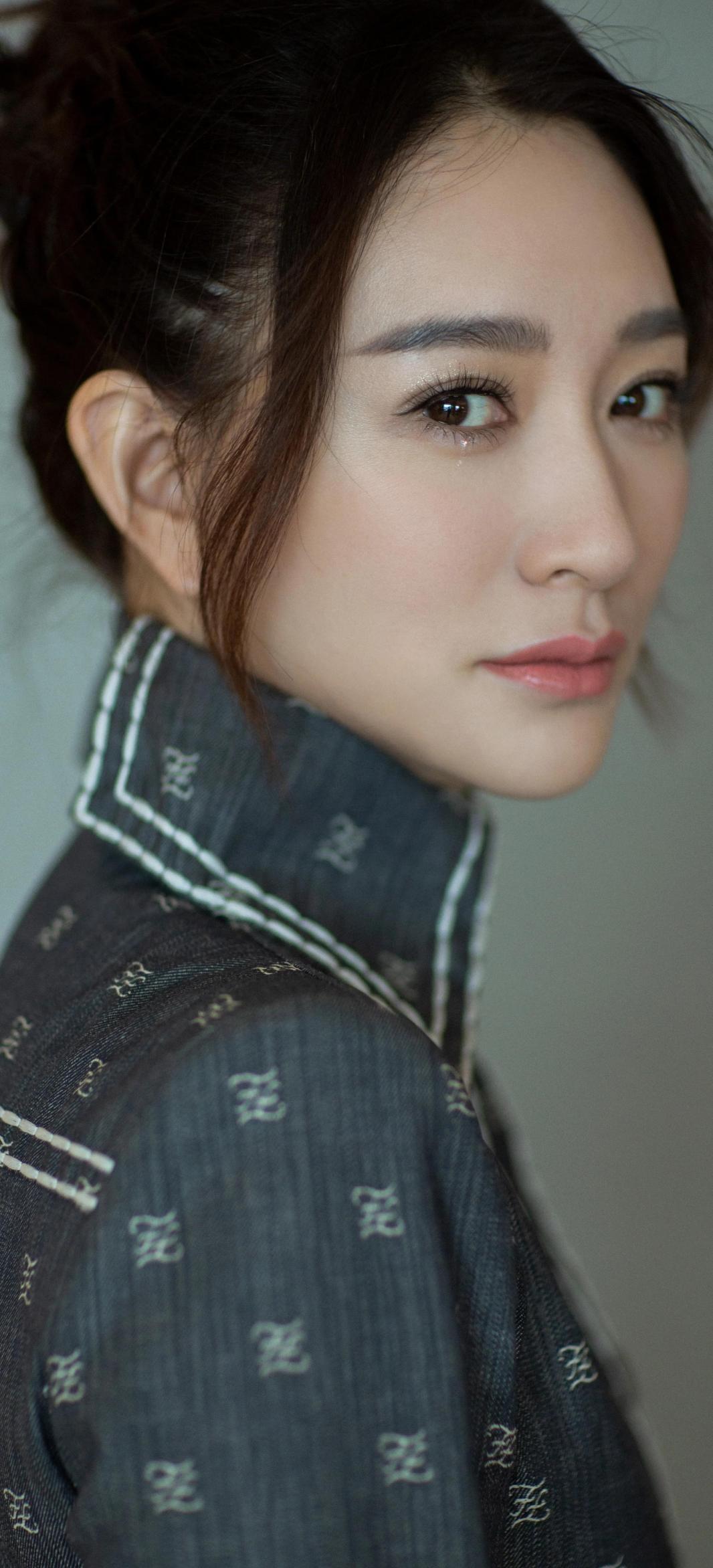 殷桃資產(chǎn)多少億，深度解析殷桃的財(cái)富積累與演藝事業(yè)成就，殷桃的財(cái)富積累與演藝事業(yè)成就，資產(chǎn)深度解析