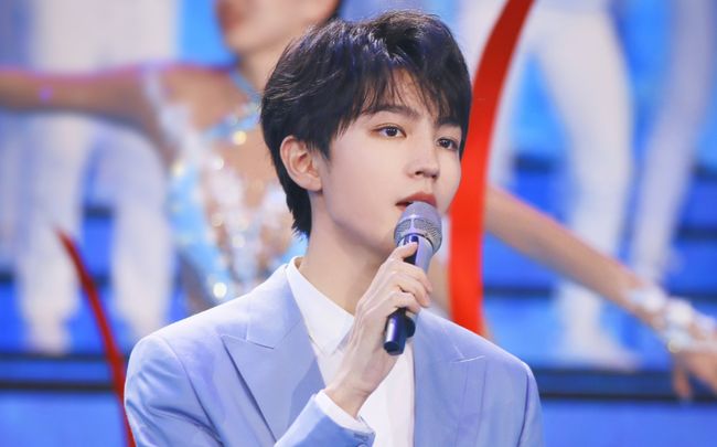 吳磊與迪麗熱巴，兩位明星的個(gè)人資料簡(jiǎn)介，吳磊與迪麗熱巴，明星個(gè)人資料簡(jiǎn)介