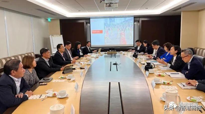 關(guān)于香港正版資料的免費獲取，未來的機遇與挑戰(zhàn)（2025年展望），香港正版資料的未來機遇與挑戰(zhàn)，免費獲取與2025年展望