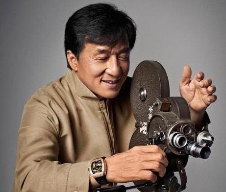 成龍個人詳細(xì)簡歷，成龍個人生平簡介