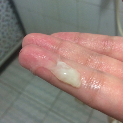 陰部流出來(lái)的液體是什么？全面解析女性分泌物，女性陰部流出液體的全面解析，了解女性分泌物成分與特性