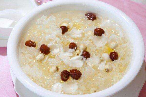 揭秘，10大養(yǎng)心補(bǔ)心食物，呵護(hù)你的心臟健康，10大養(yǎng)心補(bǔ)心食物，呵護(hù)心臟健康的秘訣