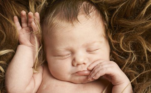 寶寶受涼流鼻涕小偏方，自然療法助寶寶恢復(fù)健康，寶寶受涼流鼻涕的自然療法小偏方，助寶寶恢復(fù)健康的小妙招