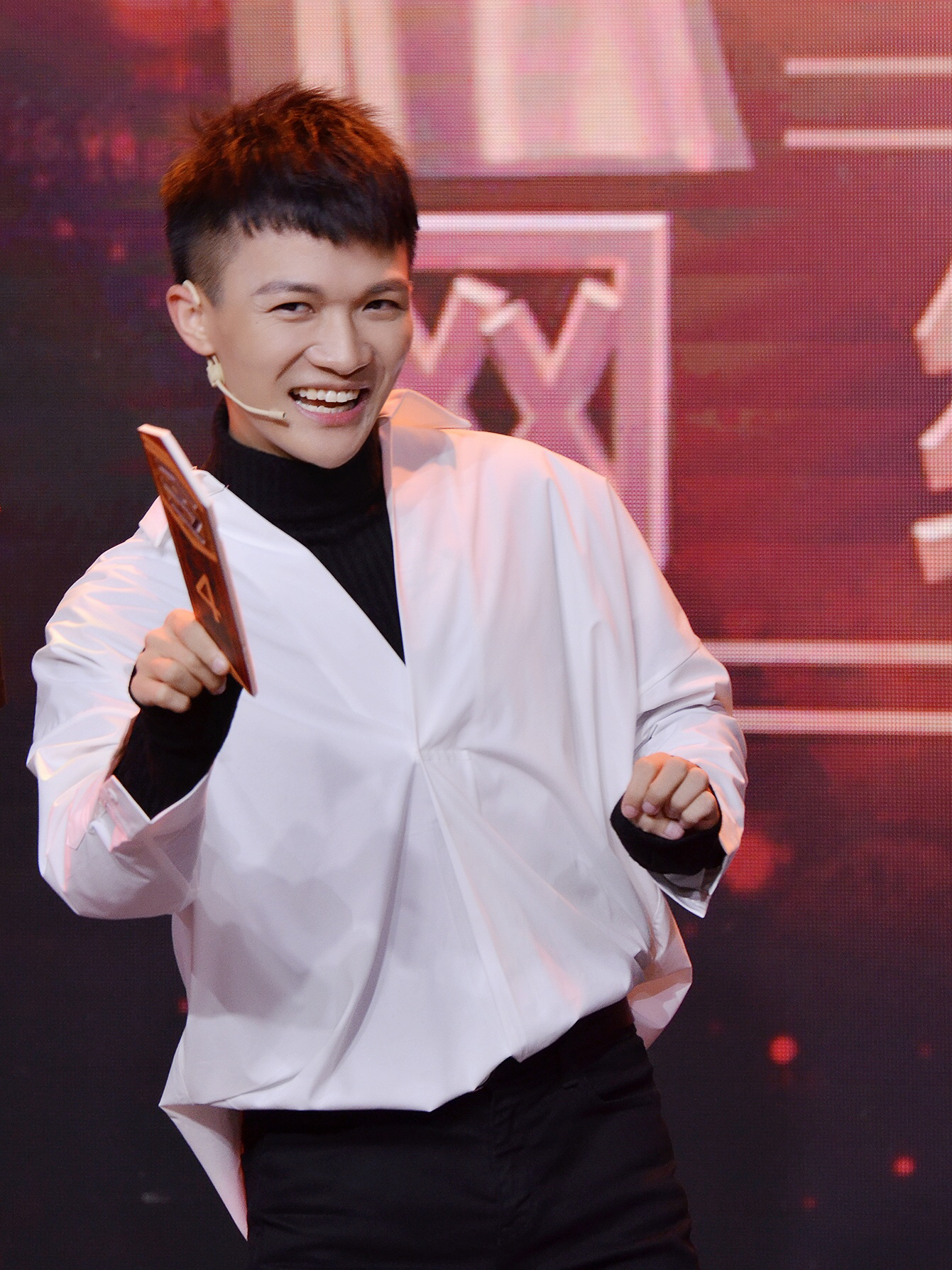 周深個人資料簡介，揭秘神秘歌手的性別與生平，周深個人資料揭秘，神秘歌手的生平與性別探秘