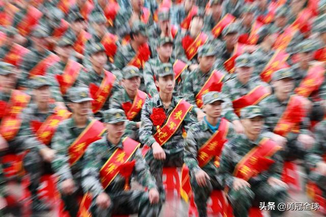 大學(xué)生征兵報(bào)名，邁向軍旅，青春建功，大學(xué)生征兵報(bào)名，邁向軍旅，青春熱血建功立業(yè)