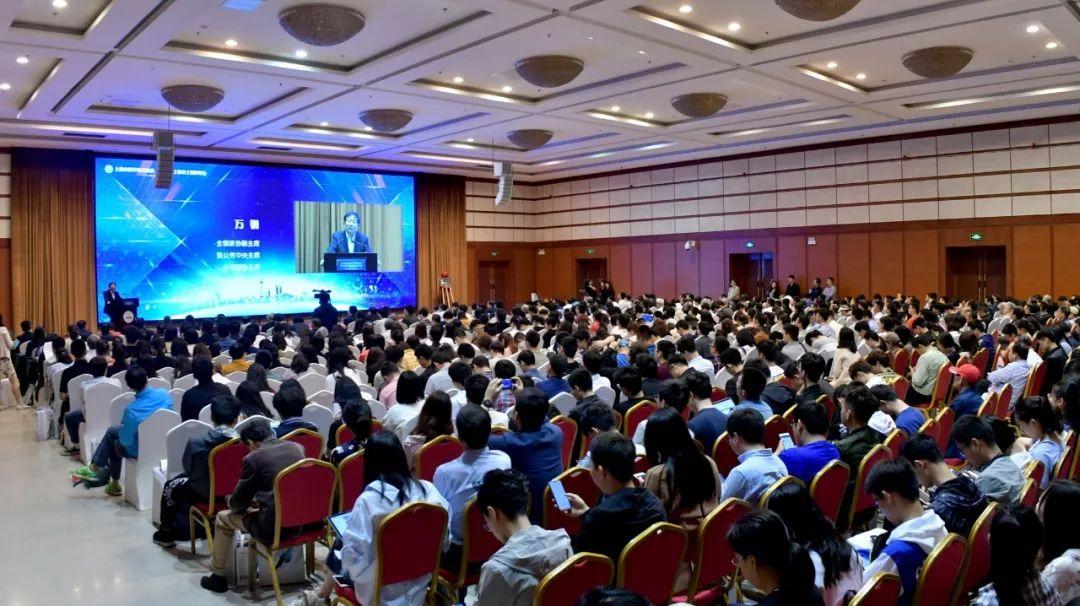 上海醫(yī)藥股票長期持有的價值與風(fēng)險分析，上海醫(yī)藥股票長期持有的價值及風(fēng)險解析