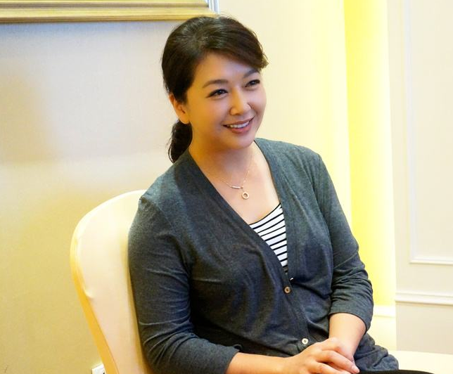 田小潔與江珊的年齡差異，揭秘明星間的歲月秘密，田小潔與江珊年齡差異揭秘，明星間的年齡之謎探秘